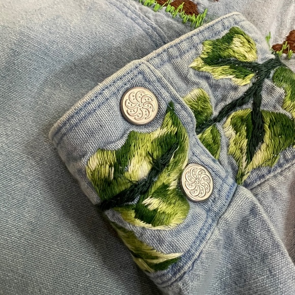 Western VNTG Denim Button Down Shirt | Embroidered Forest Animals | Small Medium - Picture 12 of 15